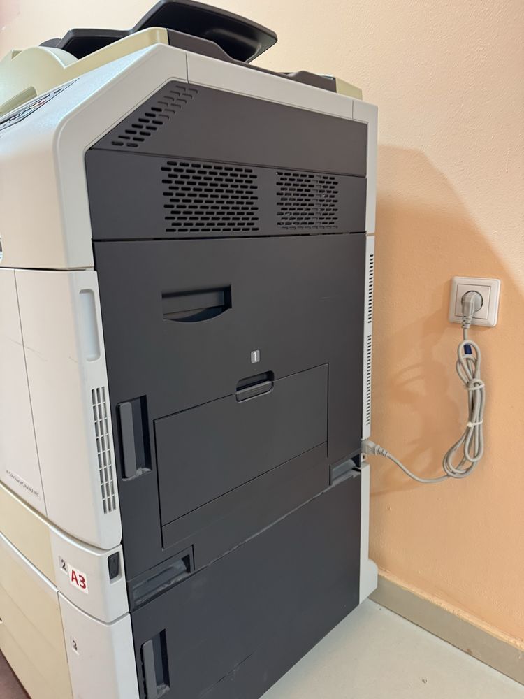 МФУ цветной притер HP Color LaserJet CM6040F MFP