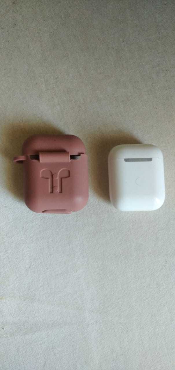 Продам кейс футляр AirPods без самих наушников с чехлом