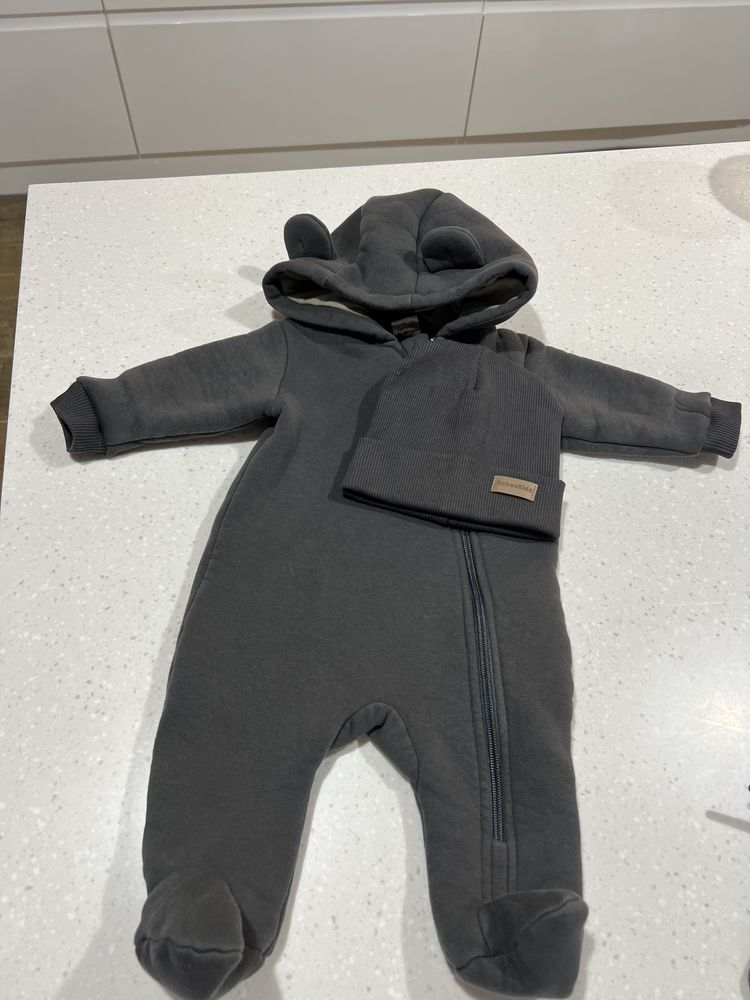 Продам детский теплый костюм.