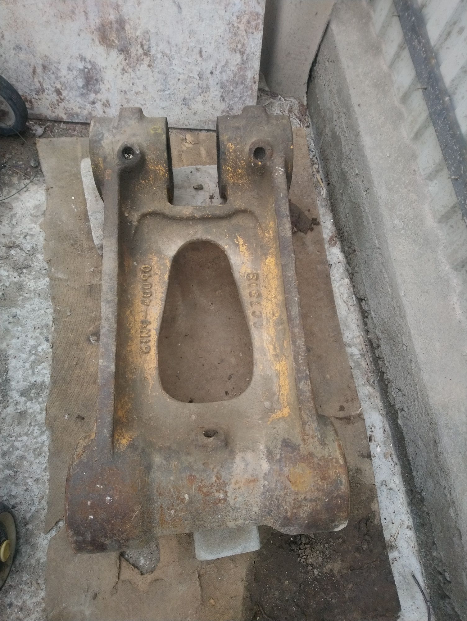 Продам трапецию(адаптер) на экскаватор Hyundai R320