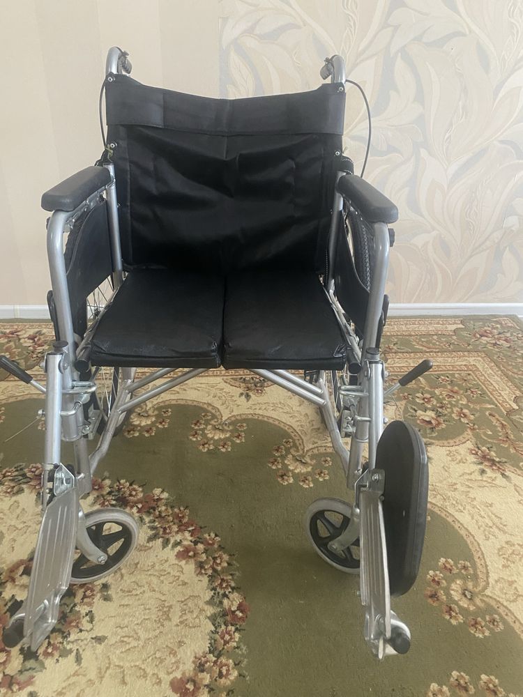 Продам инвалидную коляску