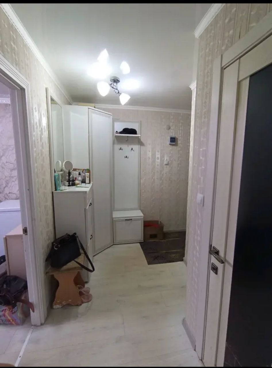 В продаже 2-х комнатная, район 6 школы.