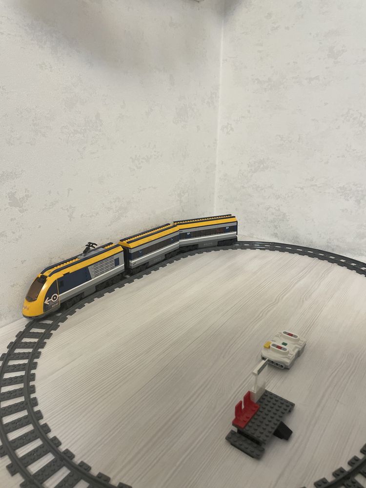 Конструктор LEGO City Trains 60197 Пассажирский поезд