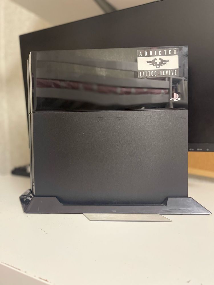Playstation 4 ( японская версия)