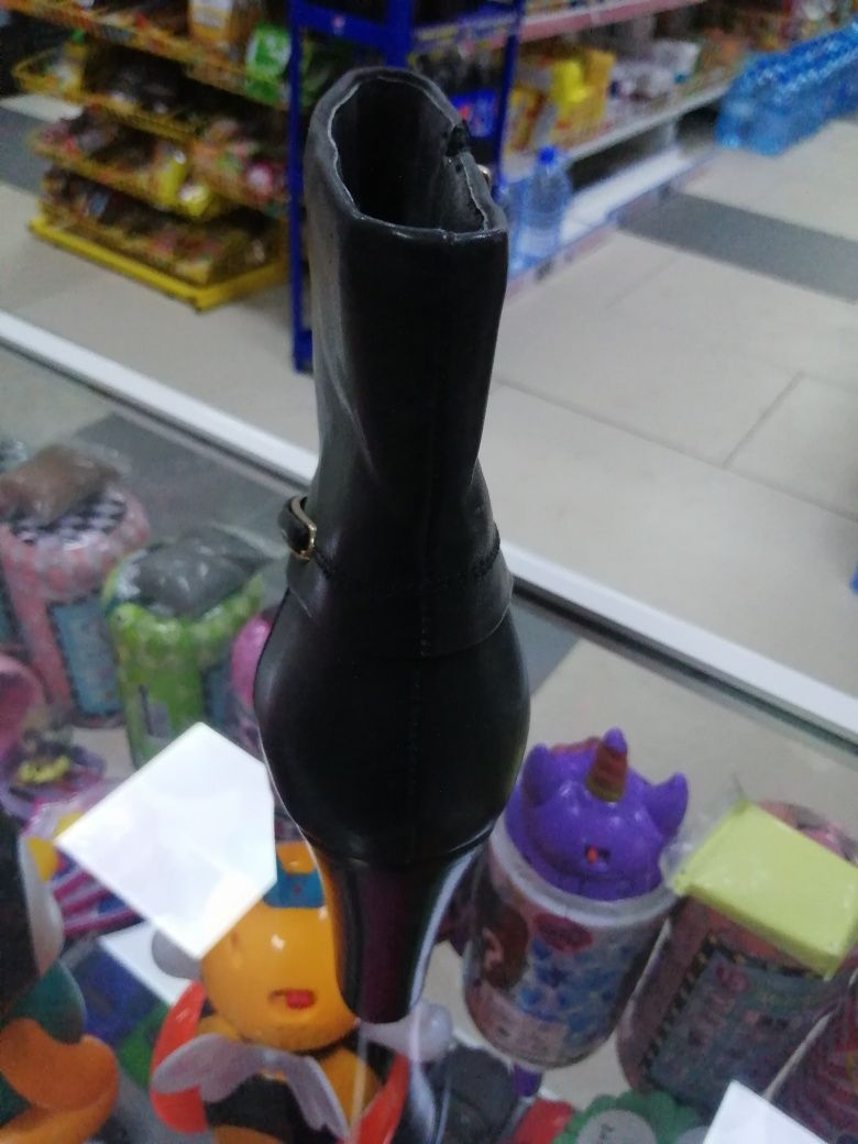 Продам женские ботинки р 38