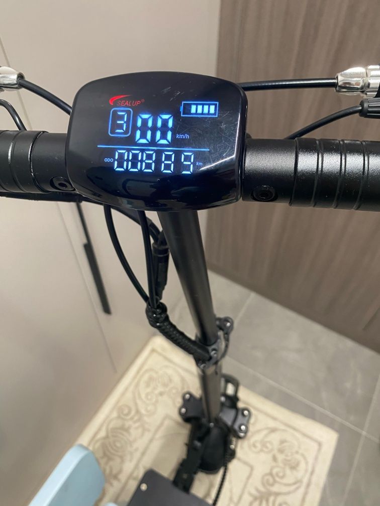 Срочно продам электросамокат  sealup q7