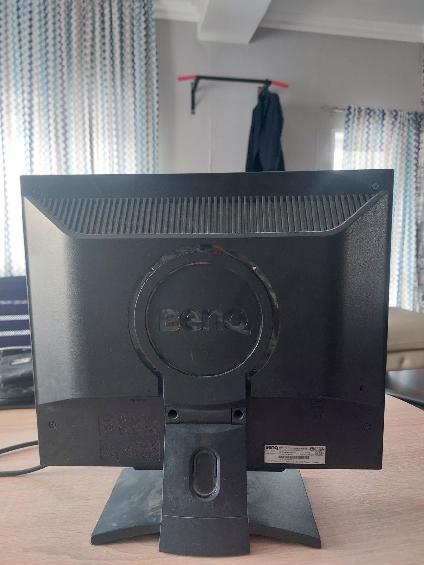 Монитор BenQ T705 Q7T4
