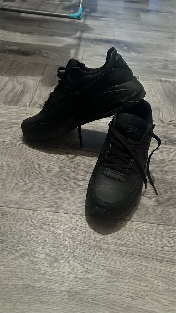 Продам кроссовки Nike Air Max Excee