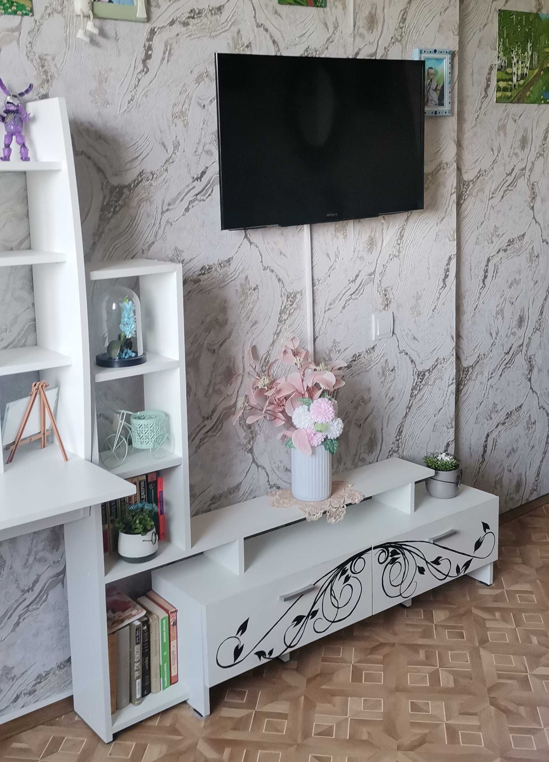 Продаётся гарнитур.