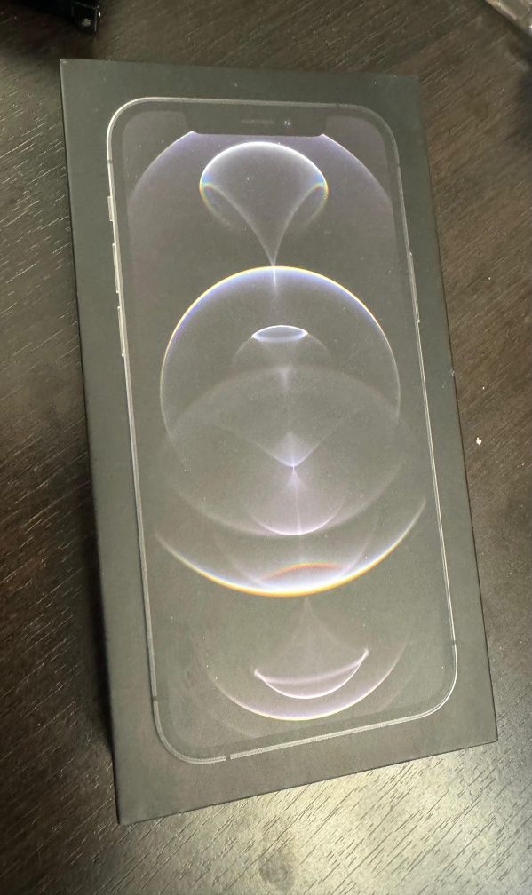 Продам IPhone 12 PRO в хорошем состоянии. Заряд 85%