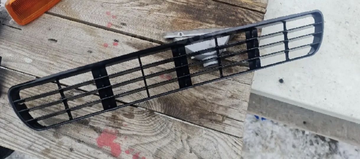 Решотка бампера Ауди Б4 комплект