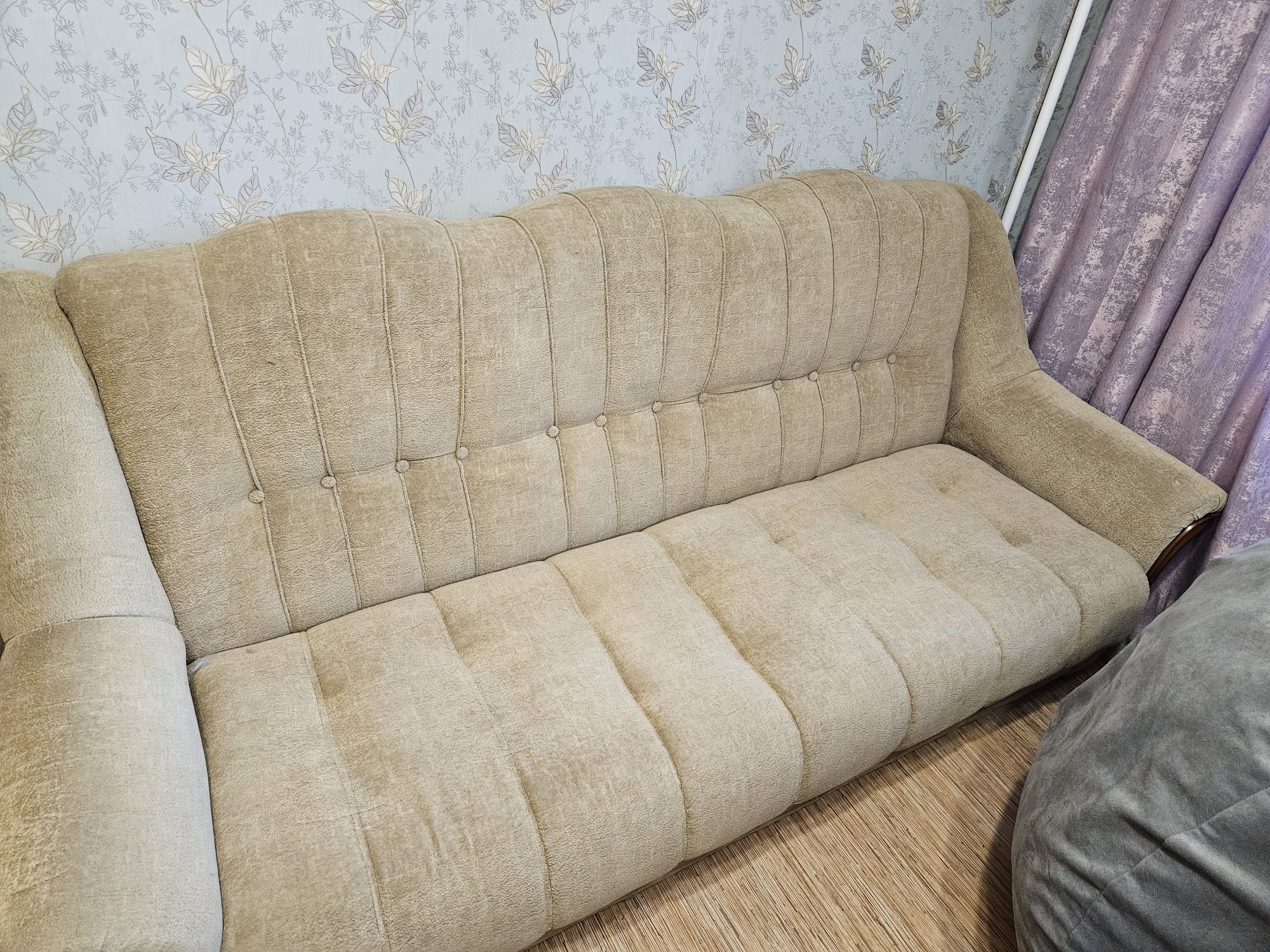 Продам 2 кресла и диван