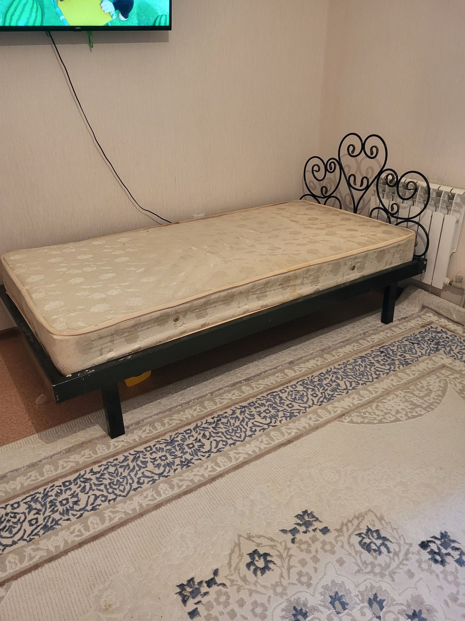 Железный кроват одноместный