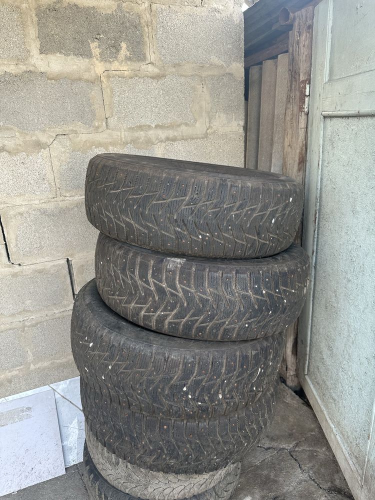 Продам шины на R16