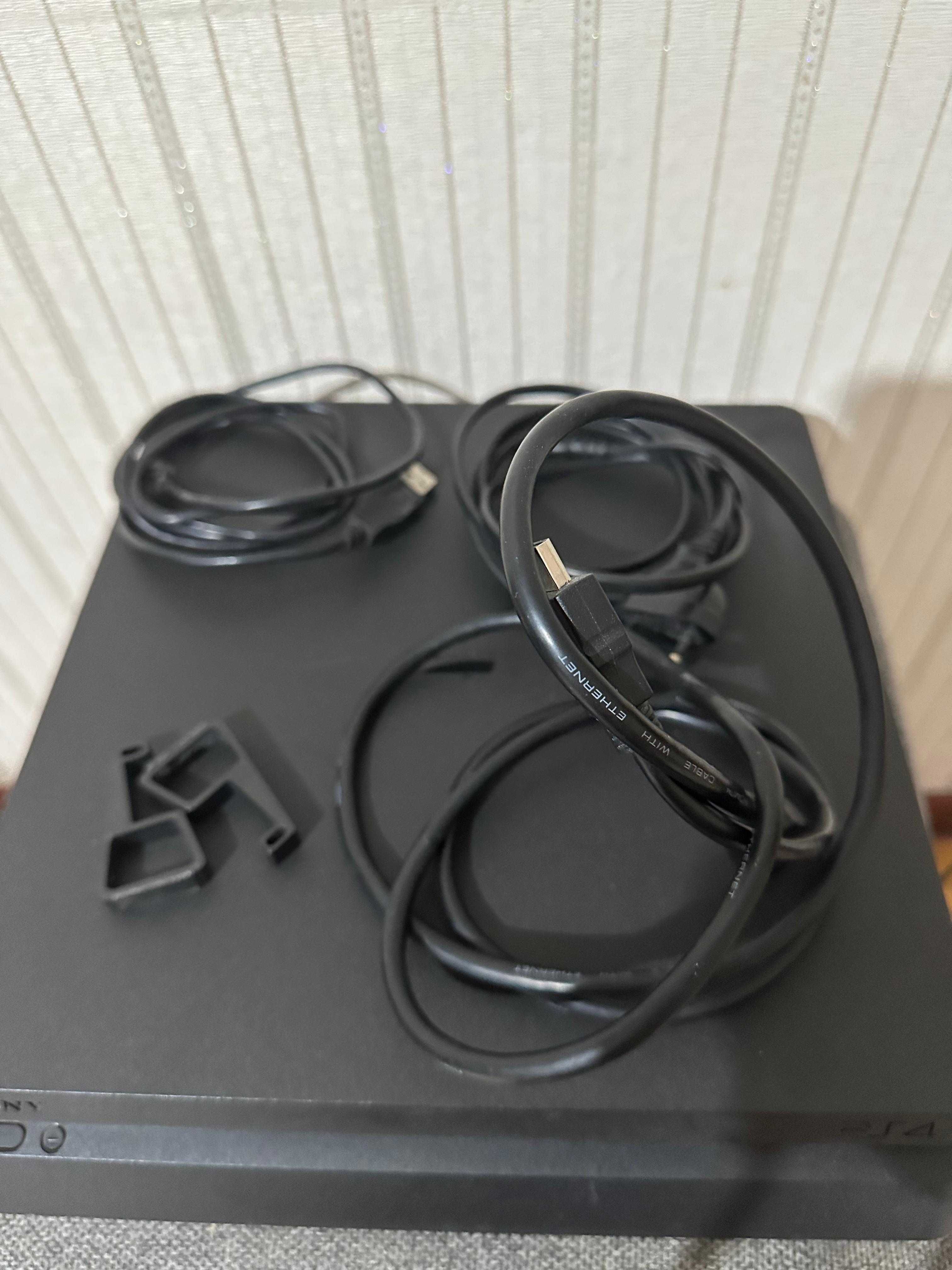 Sony PlayStation 4 Slim.