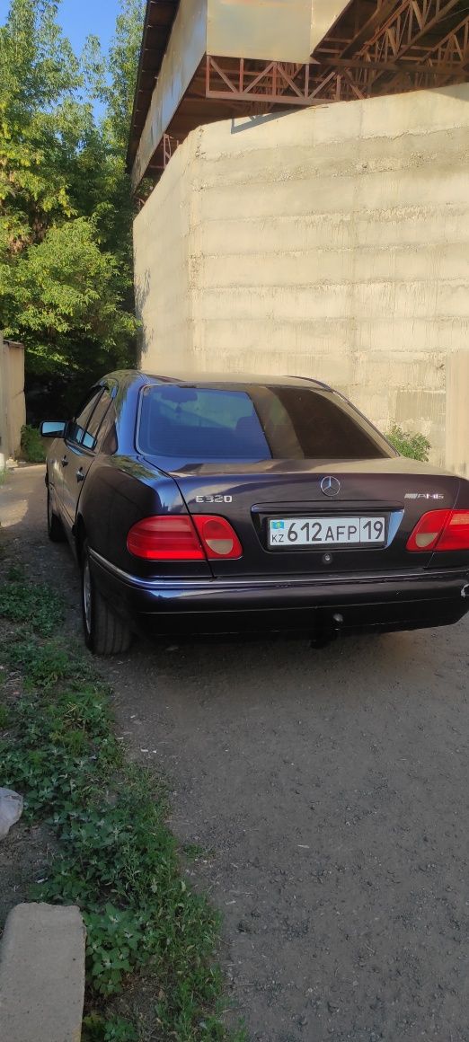 Продам Мерседес бенс лупатый 210