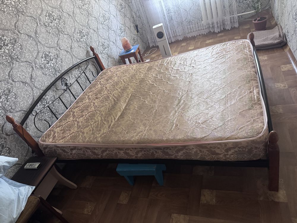 Кровать двуспальная