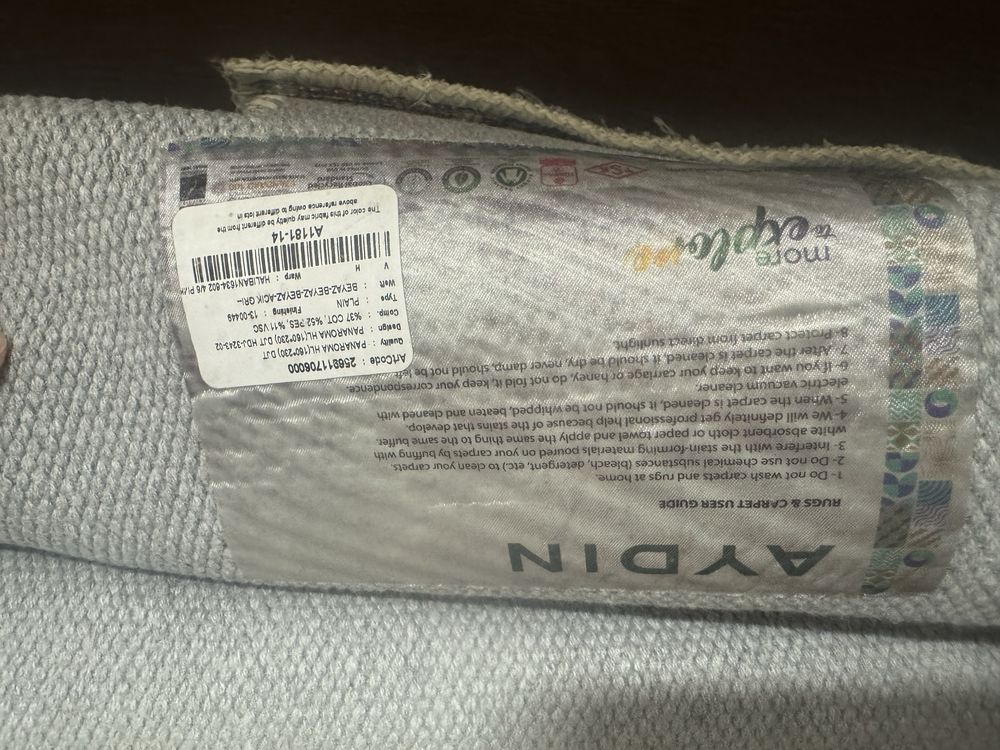 *Продам 2 стильных ковра. Чистые, как новые. Отличная цена