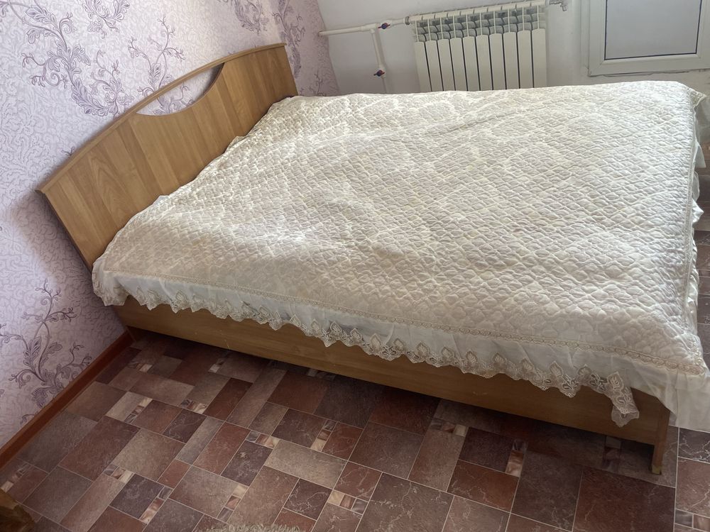 Продам двухспальную кровать