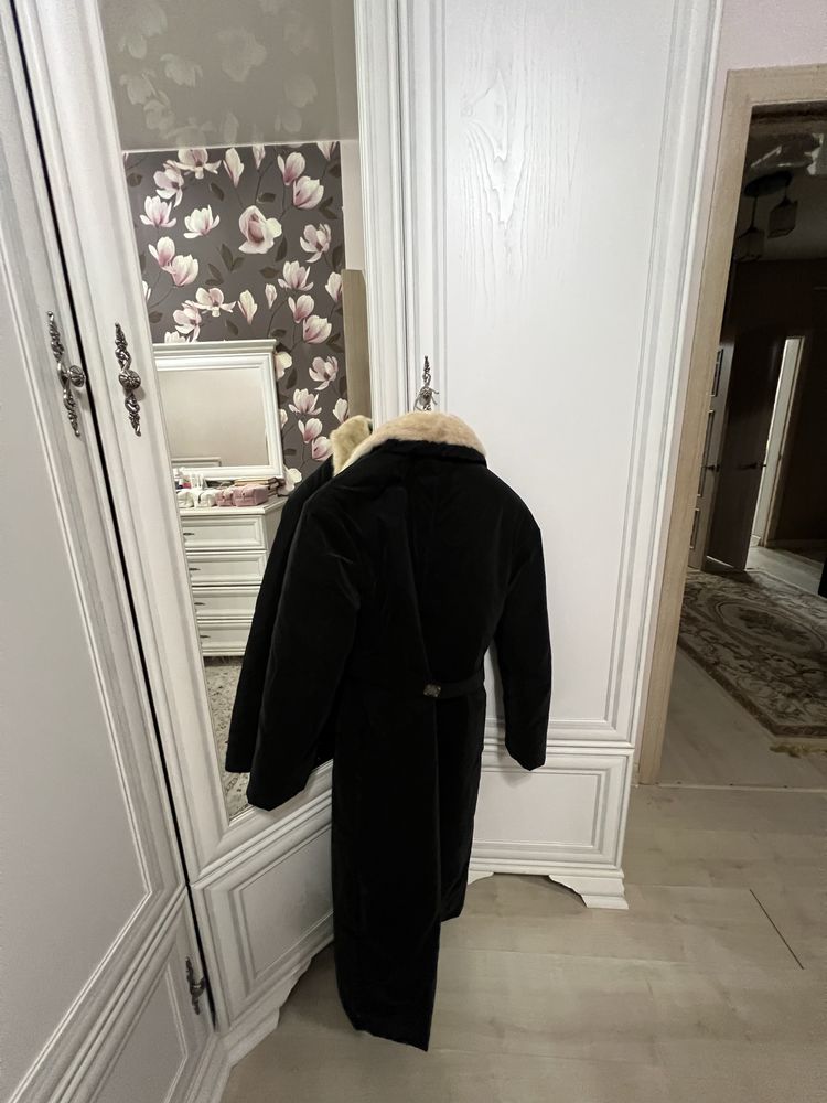 Продам куртку в идеальном состояние