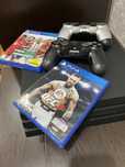 Ps 4 pro на 1 тб с 2 играми и 2 оригинальными джойстиками