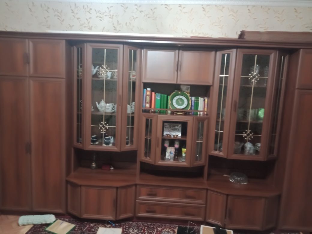 Продам стенку в отличном состоянии. Высота 2.10. Ширина 4 метра