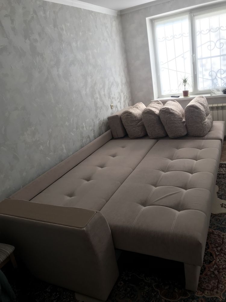 Продается угловой диван российского производства, размер 340см*110см