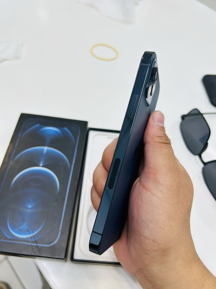 Iphone 12 Pro синий