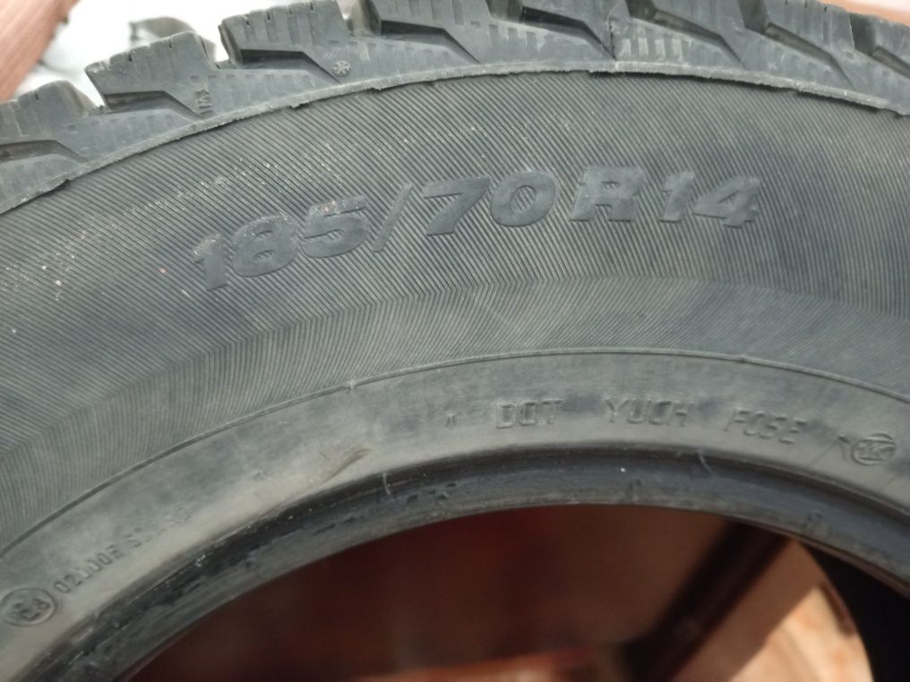 продам зимние шины с шипами 4 шт б.у