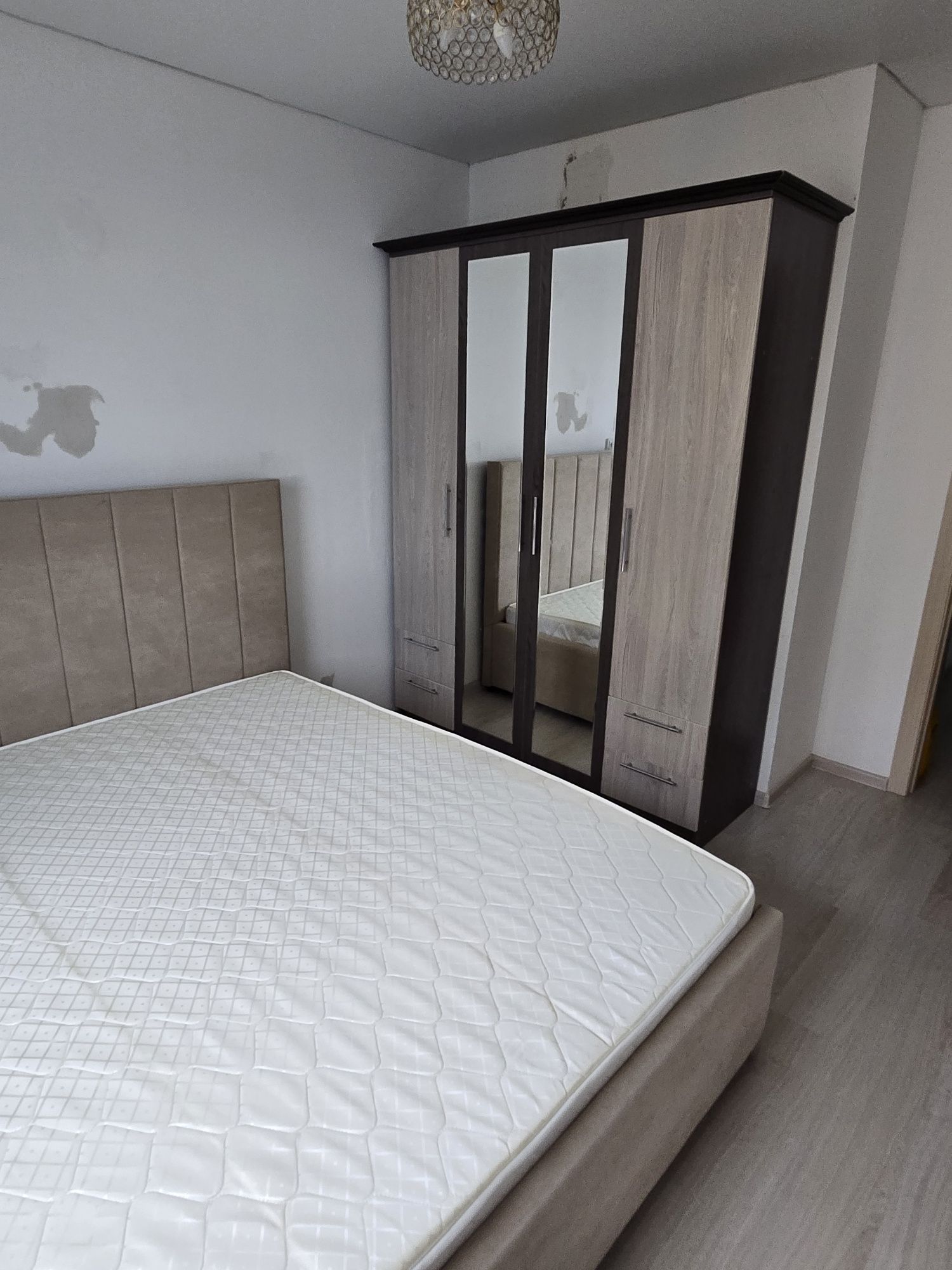 Продам тахту  размер 200*180 и шкаф