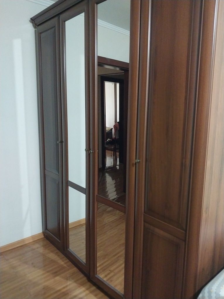Продам просторный шкаф для одежды