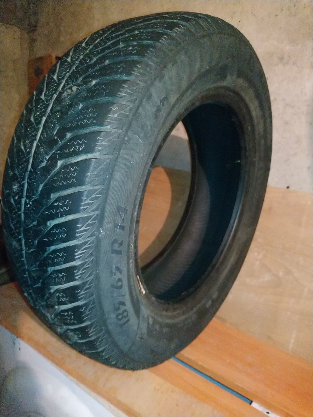 Продам шины  185/65 r14