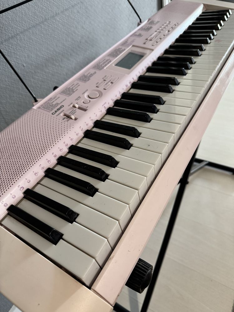 Продам синтезатор Casio