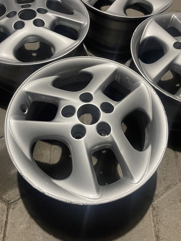 Диски R16 от Toyota Windom Kwash
