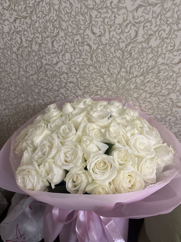 Цветы белые роза