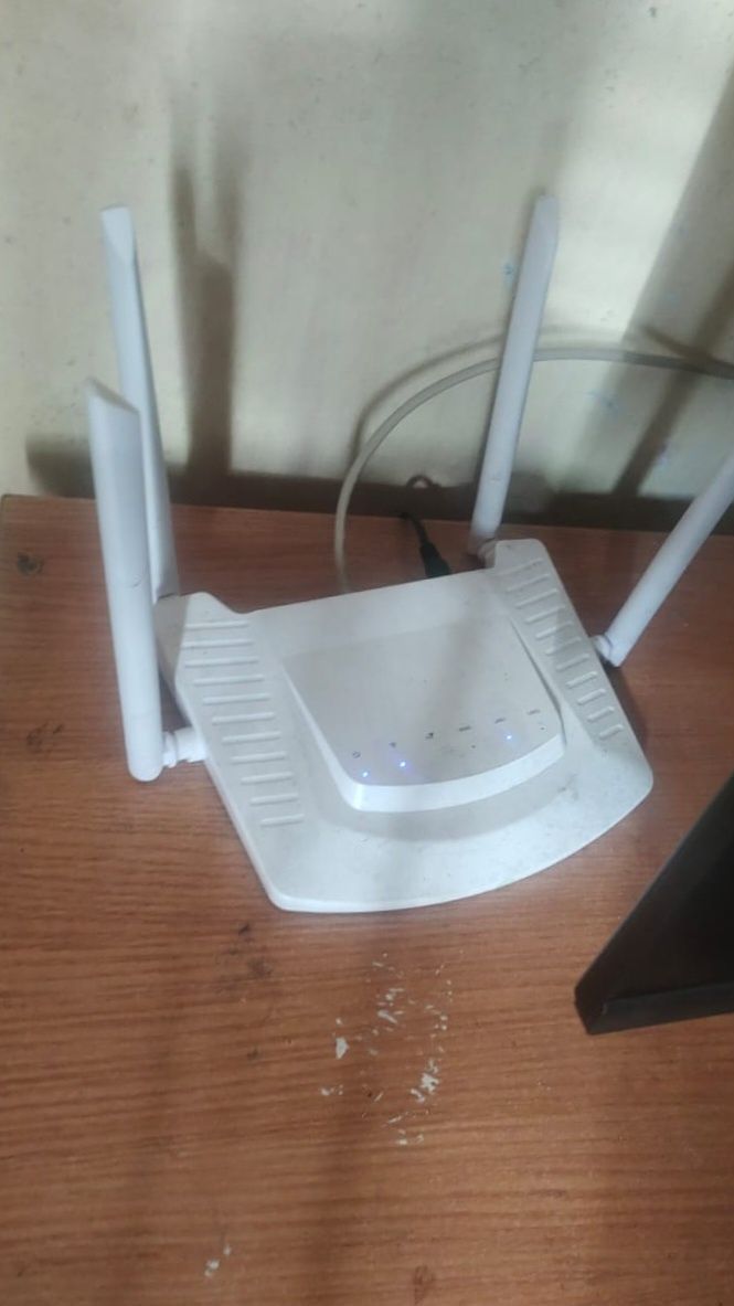 билайн актив теле2 алтел 4G+ роутер модем Wi-Fi с 1 выходом LAN RG45