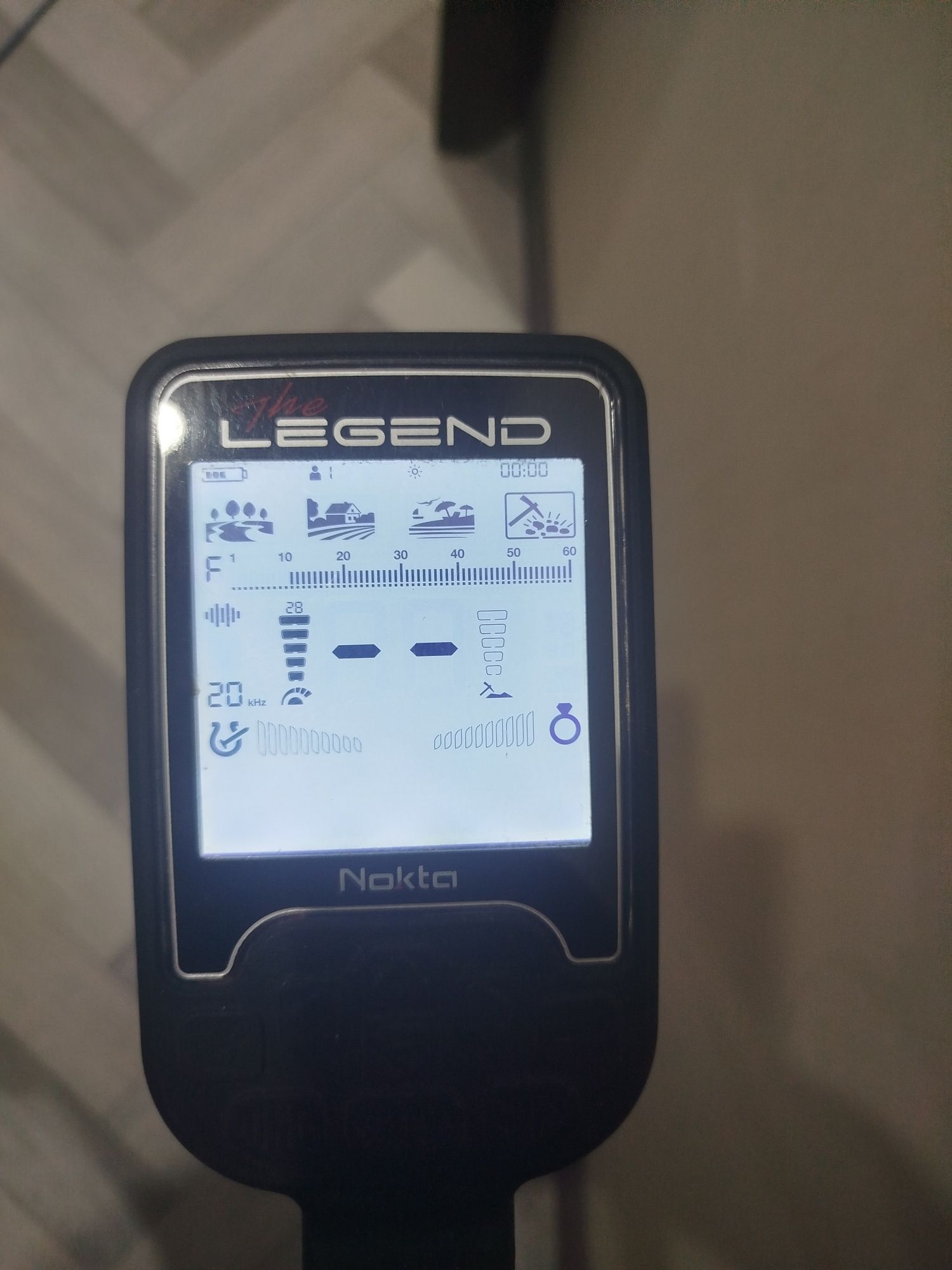 Продам металлоискатель Nokta Legend