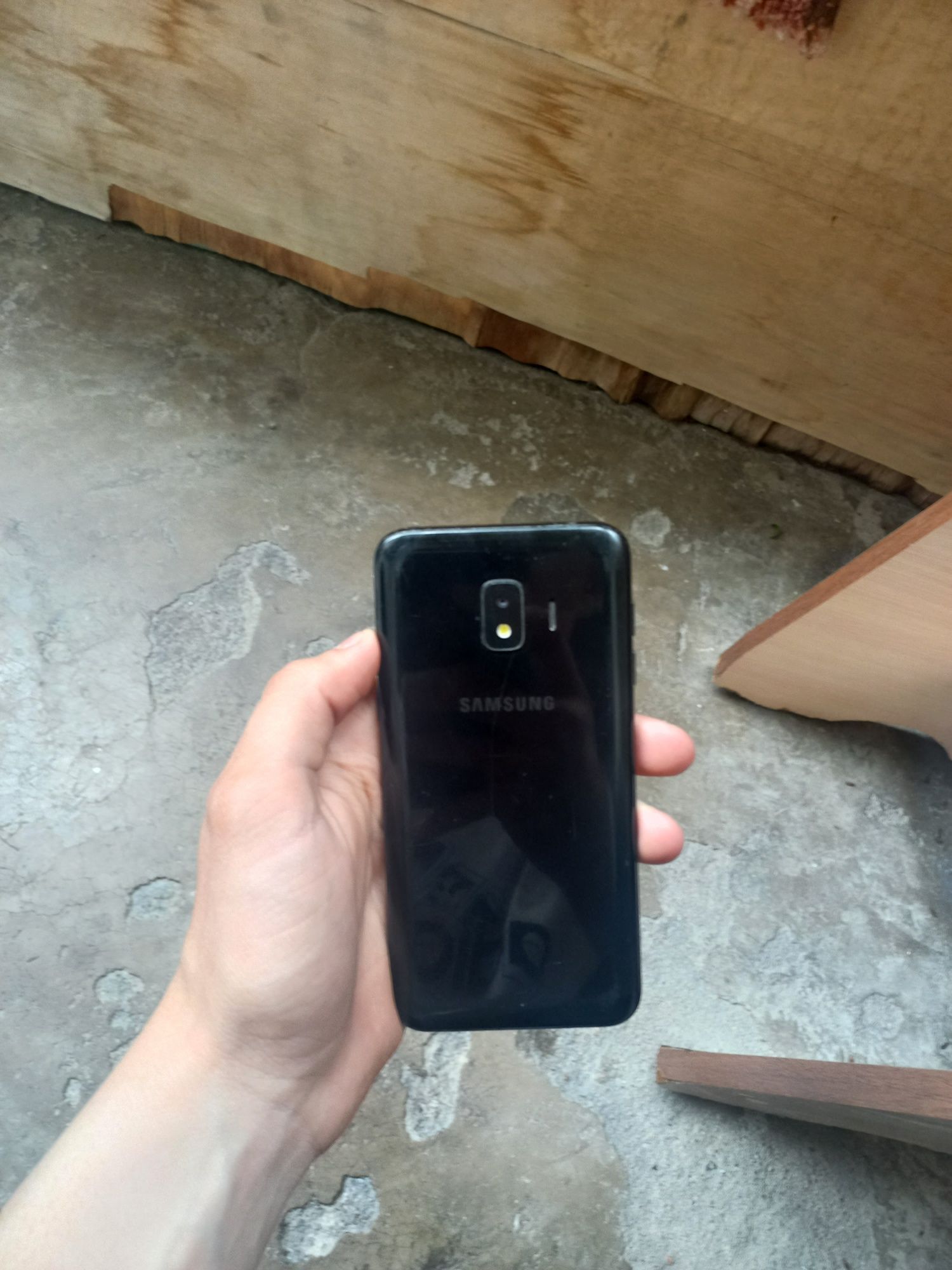 Продам телефон Samsung J2 core