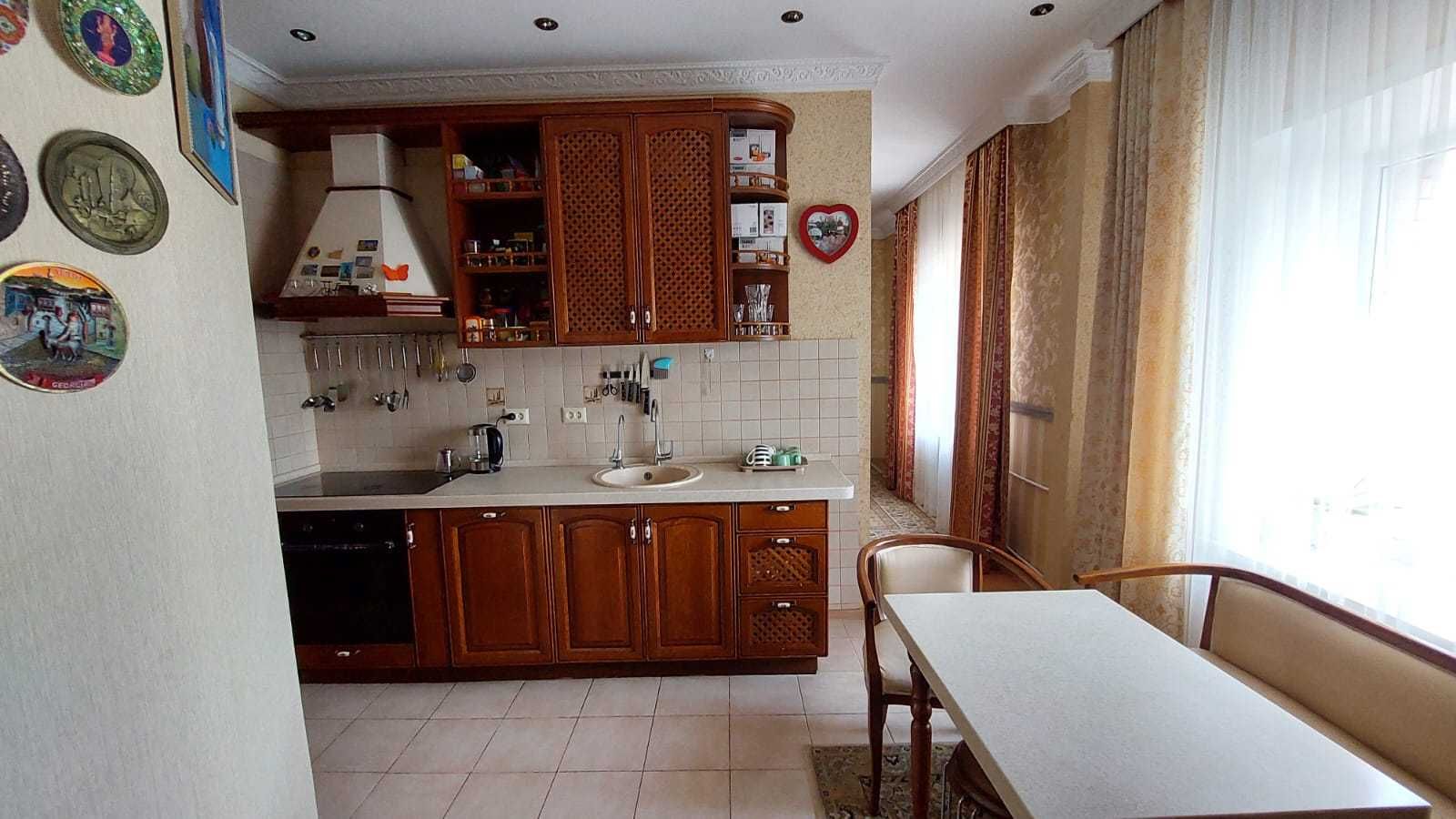 ПРОДАМ коттедж в городе