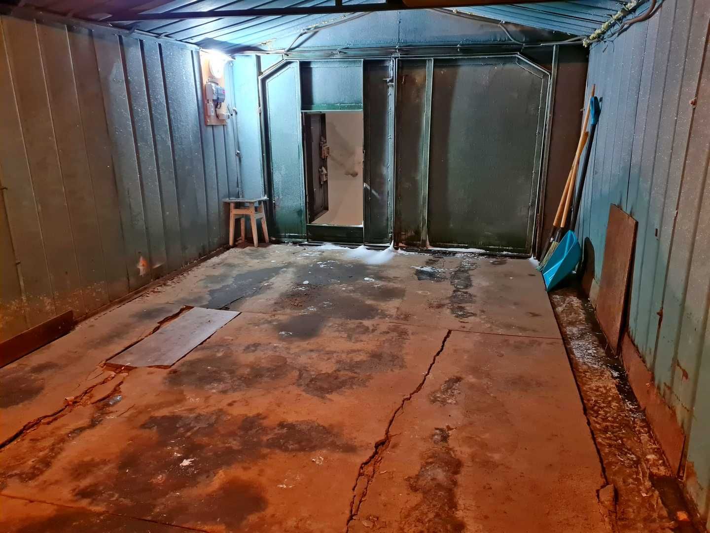 Гараж р-н кафе "Мороженое", городской парк