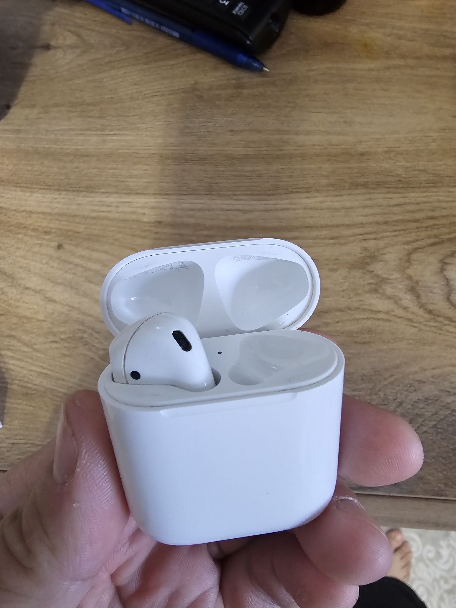 Продаю Airpods 2