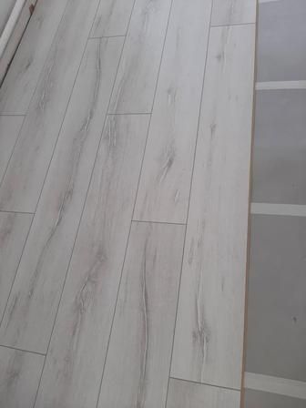 Укладка ламината,наливной пол,укладка леинолума,плинтуса,кафель.