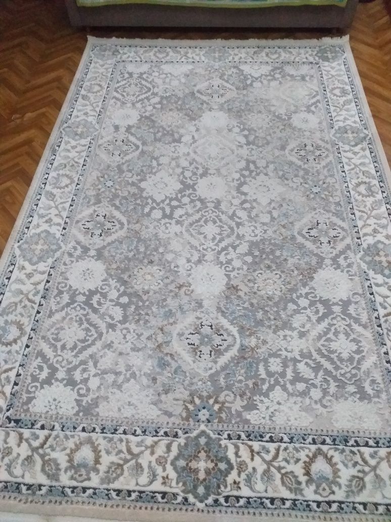 Продаётся турецкий ковёр 2×3