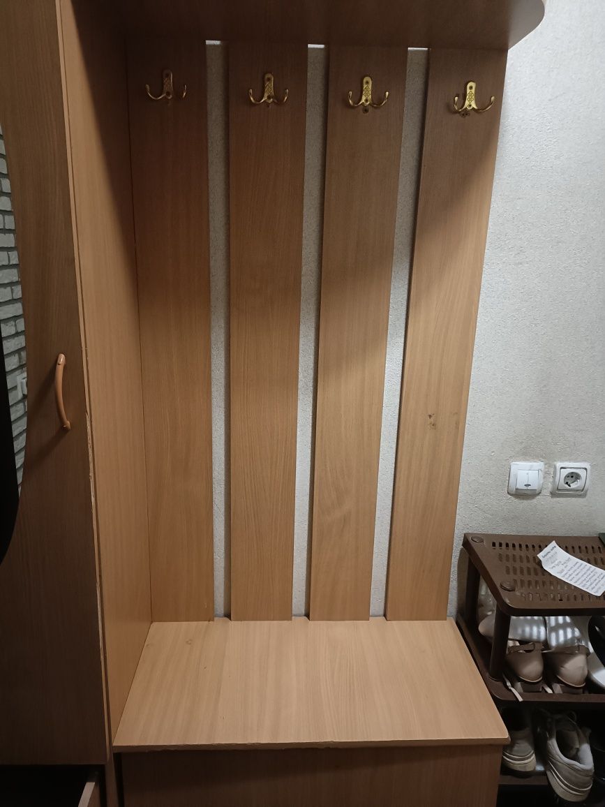 Продам прихожую недорого