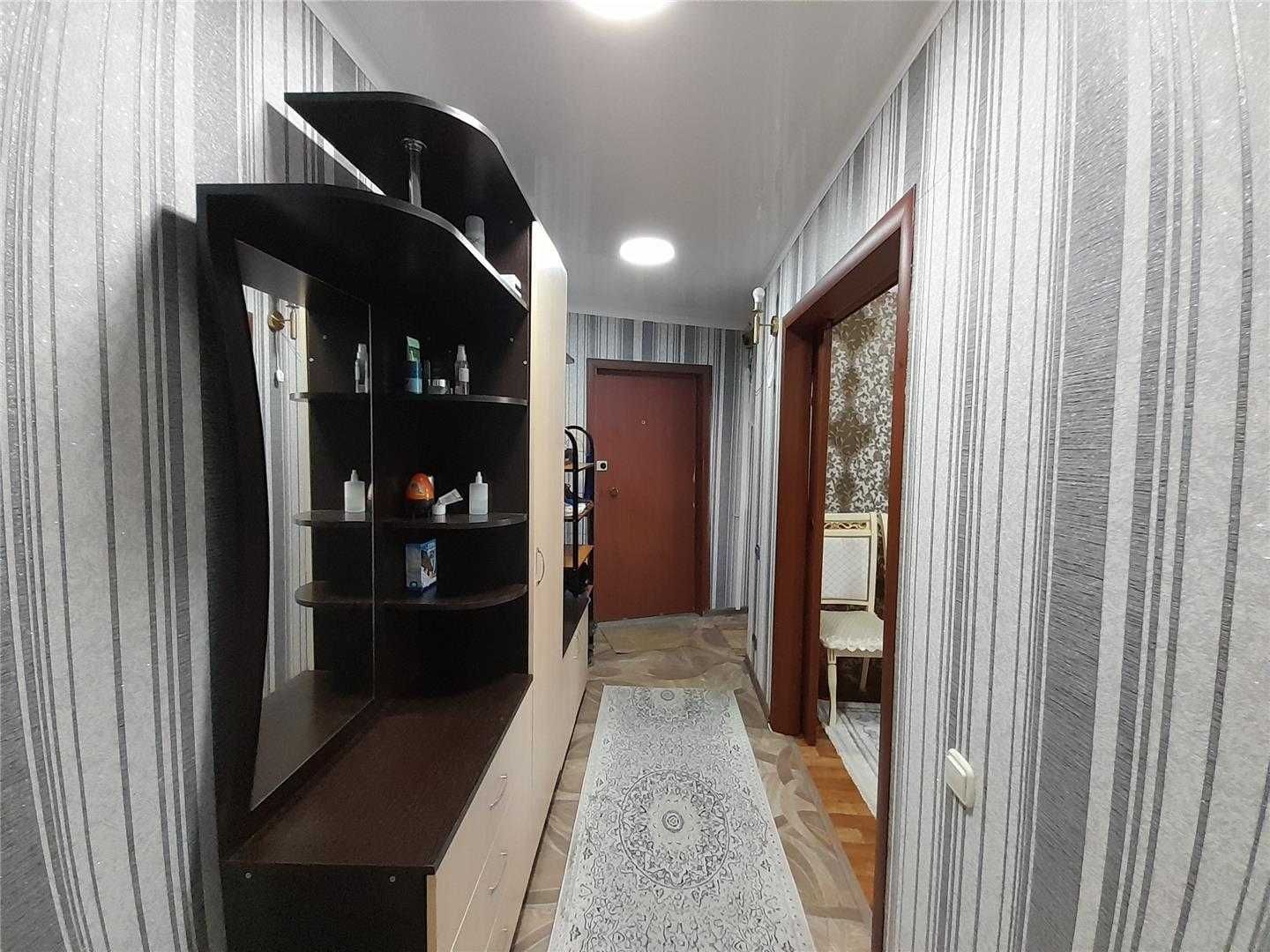 Продам 4 комн квартиру на 8 мкр на 1эт/9 эт