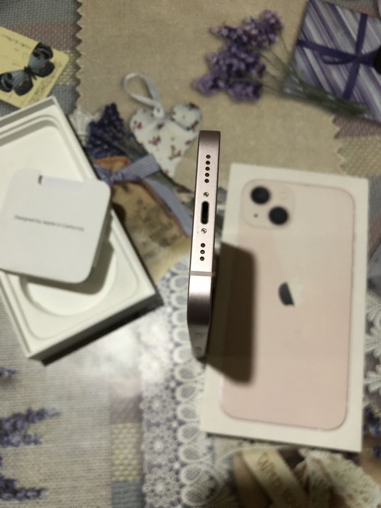 IPhone 13 в розовом цвете