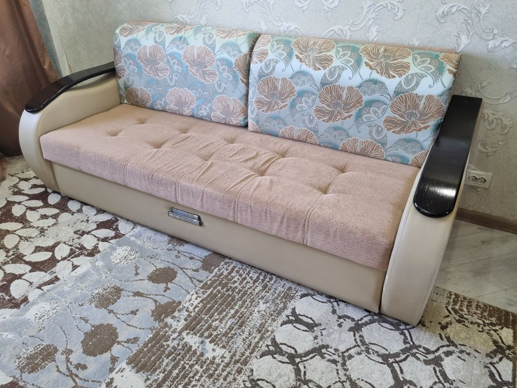 Продам шкаф, комод с зеркалом и диван