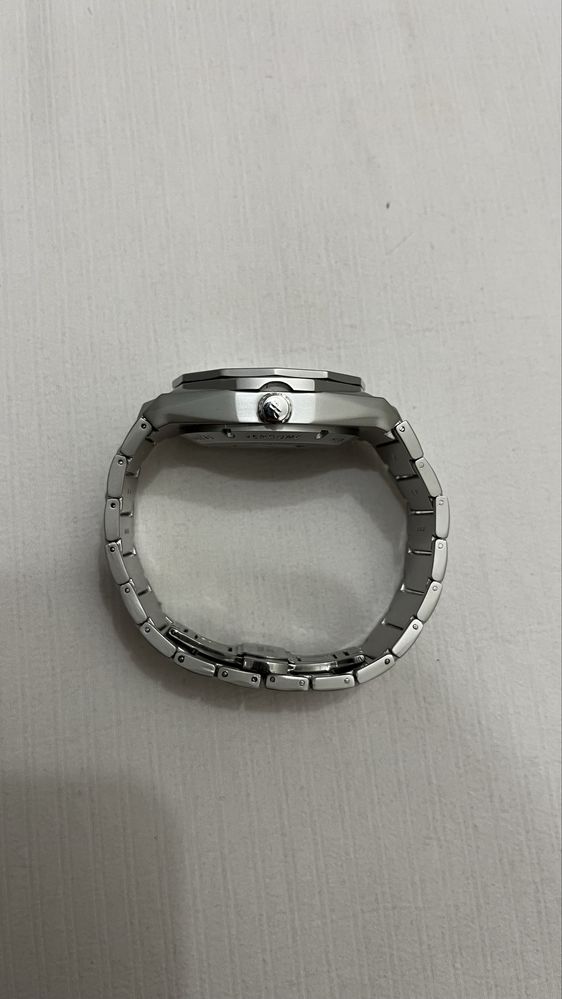 Подам часы HUBLOT geneve