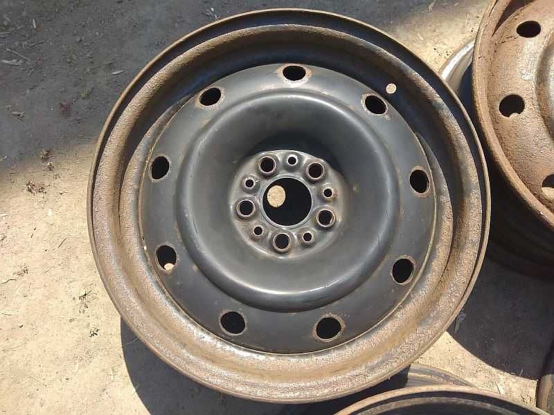 Продам оригинальные металлические диски на автомашину Alfa Romeo.