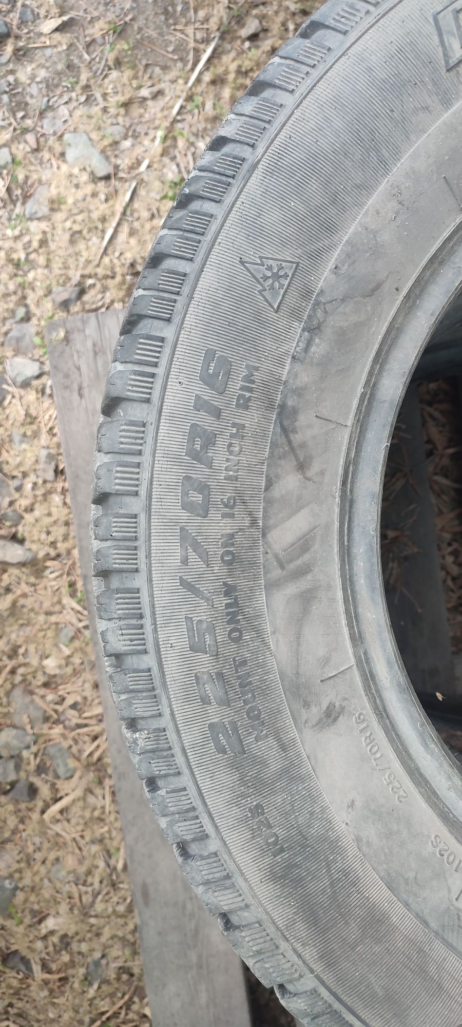 Комплект шин на 16 ,225/70 США